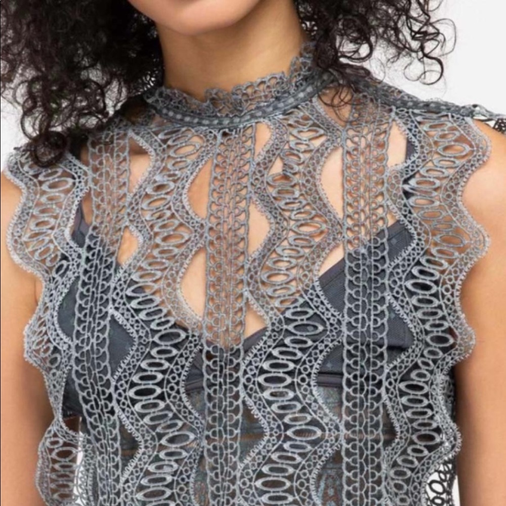 Top. 3 colors ( white, gray and pink)